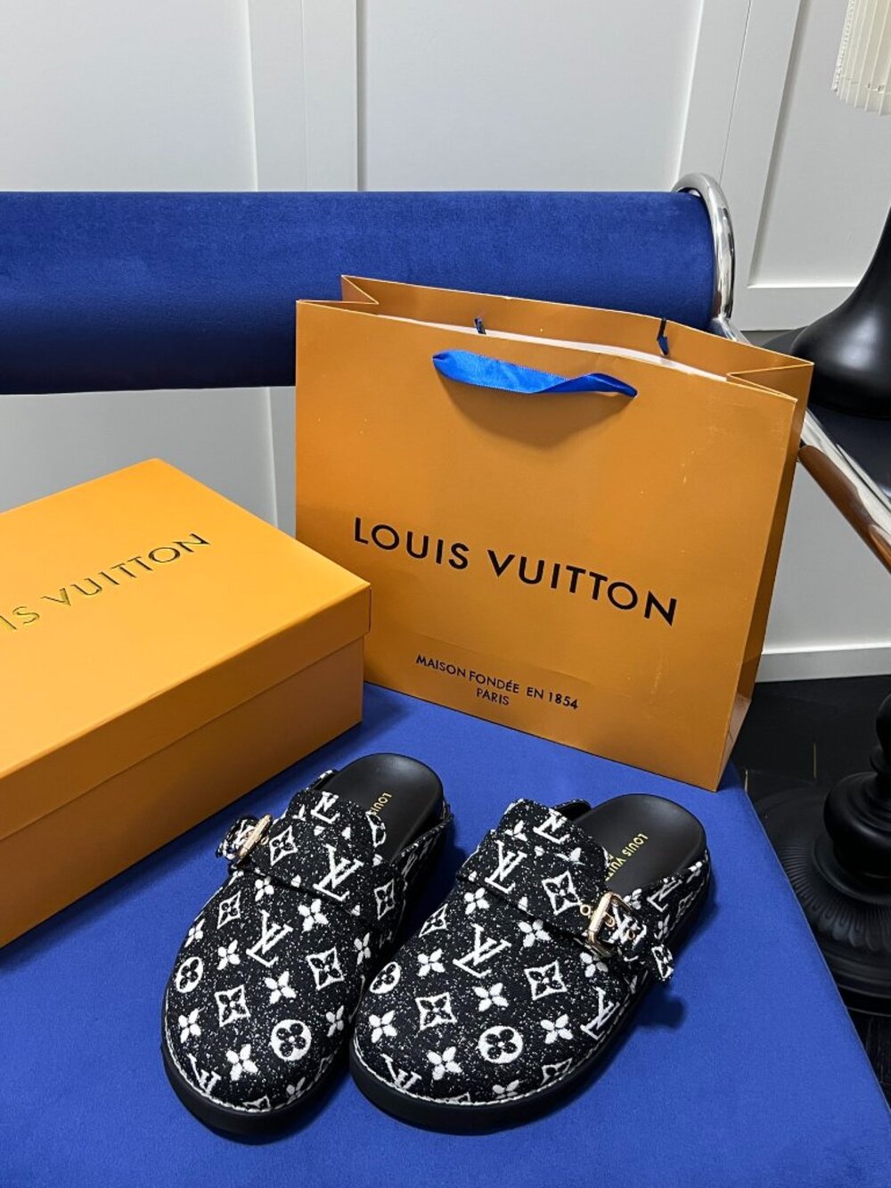 Louis Vuitton.Glitter Full-Print Mule Slippers | Sweet and Cool Girl's Spring an